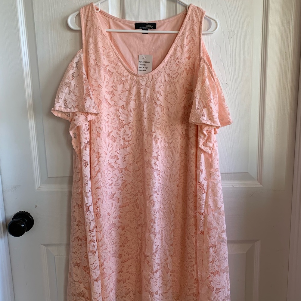 NWT Suzanne Betro Blush Lace Cold Shoulder Dress!!